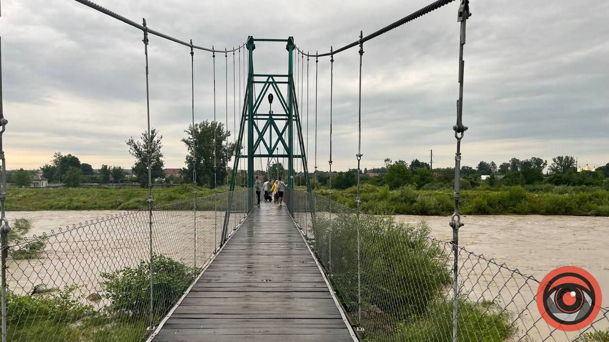 Який рівень води біля Стрітенського моста у Воскресинцях 4