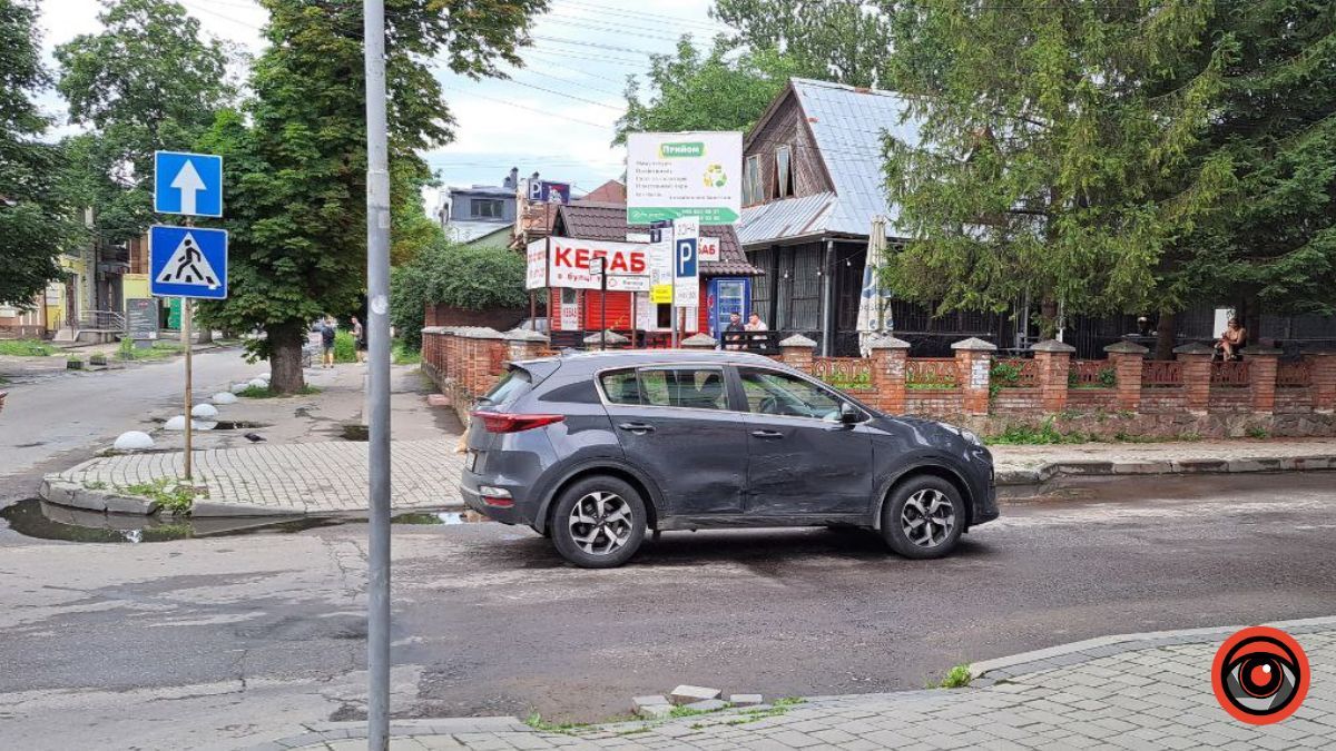 У центрі Коломиї ДТП: рух ускладнено