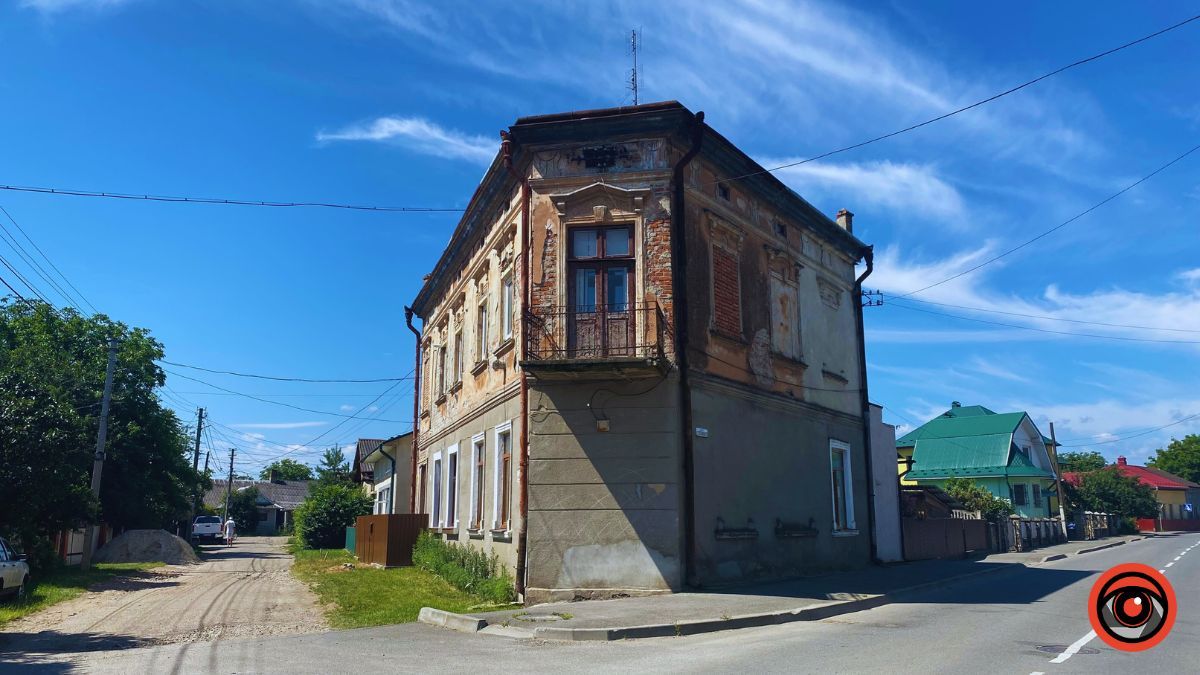 Давні будівлі, які пронизані історією | вулиця Миколи Верещинського 4