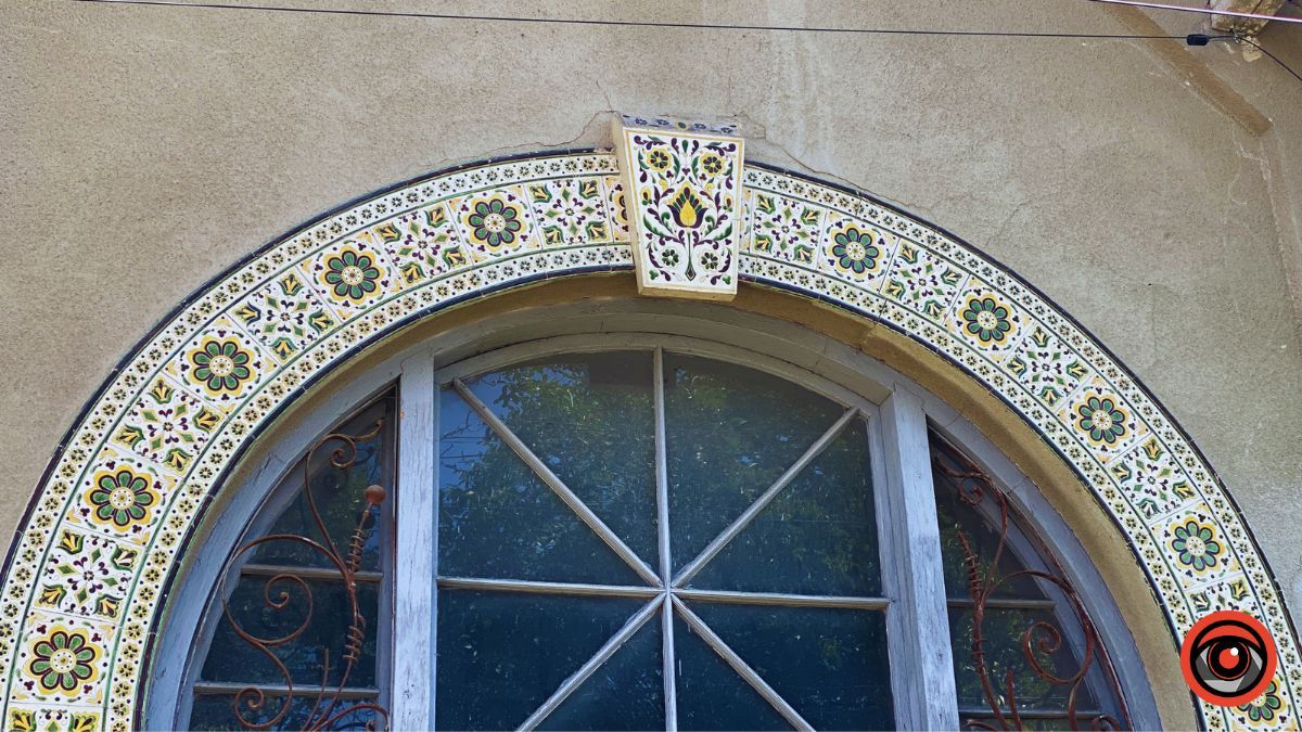 Давні будівлі, які пронизані історією | вулиця Миколи Верещинського 2