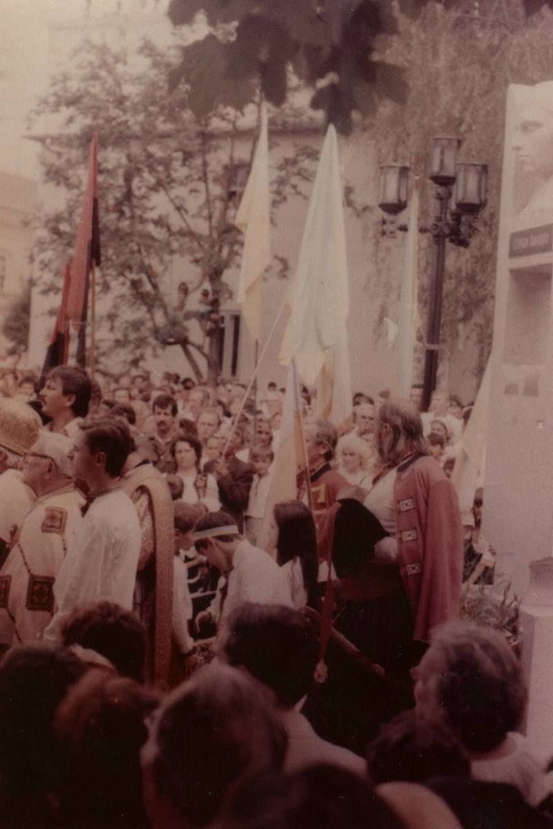 Історичні фото: як у 1991 році в Коломиї відкрили пам'ятник Бандері 6