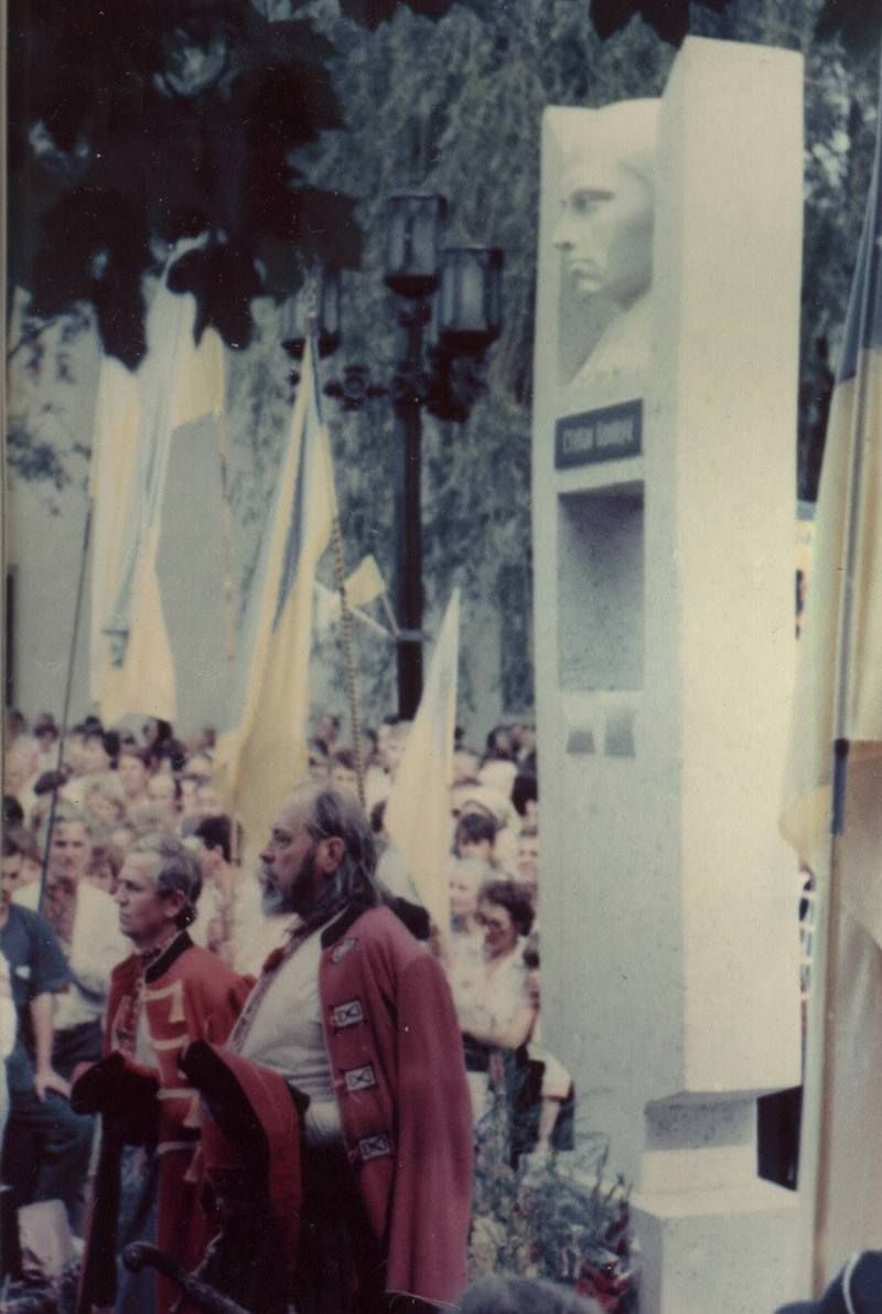 Історичні фото: як у 1991 році в Коломиї відкрили пам'ятник Бандері 5