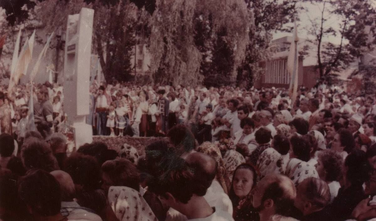 Історичні фото: як у 1991 році в Коломиї відкрили пам'ятник Бандері 9