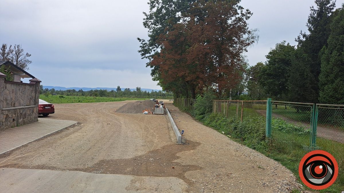 Як на Шевченківському озері в Коломиї укладають бруківку за понад 5 млн 700 тис грн 2