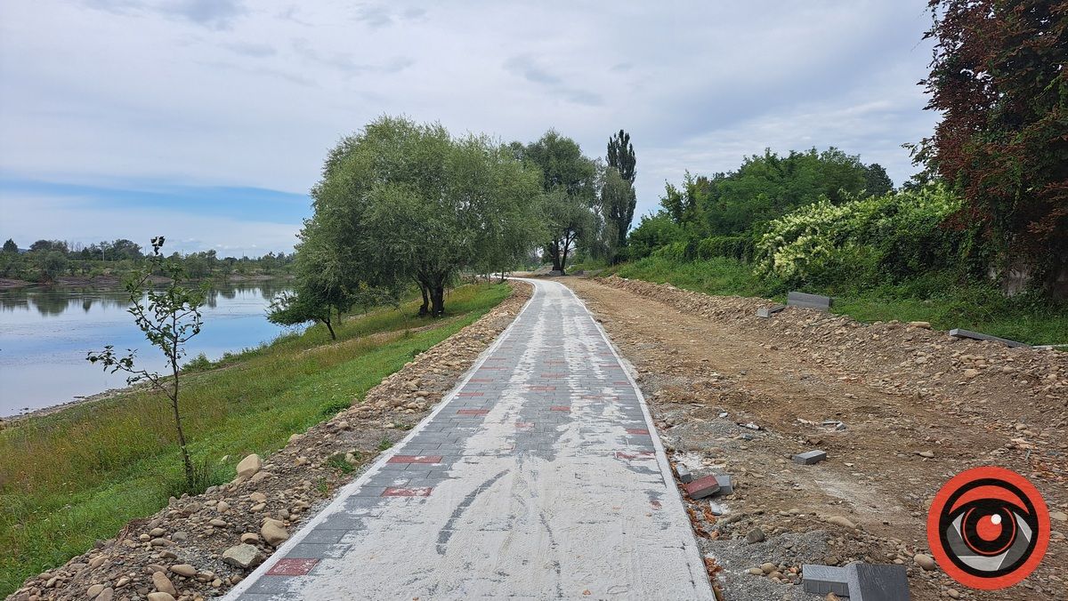 Як на Шевченківському озері в Коломиї укладають бруківку за понад 5 млн 700 тис грн 6