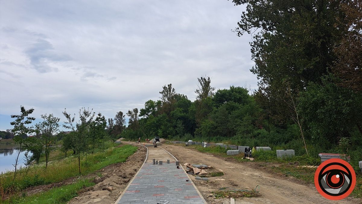 Як на Шевченківському озері в Коломиї укладають бруківку за понад 5 млн 700 тис грн 10