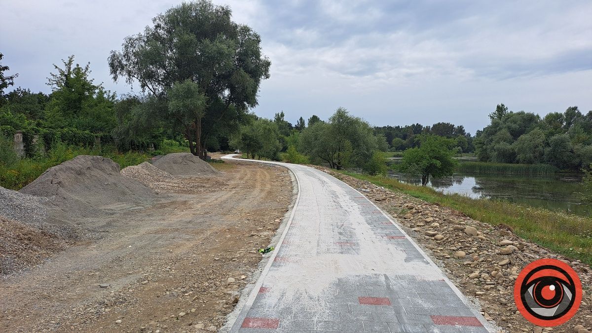 Як на Шевченківському озері в Коломиї укладають бруківку за понад 5 млн 700 тис грн 11