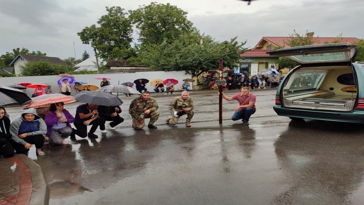 До Городенківської громади назавжди повернувся Захисник Роман Дубина 3