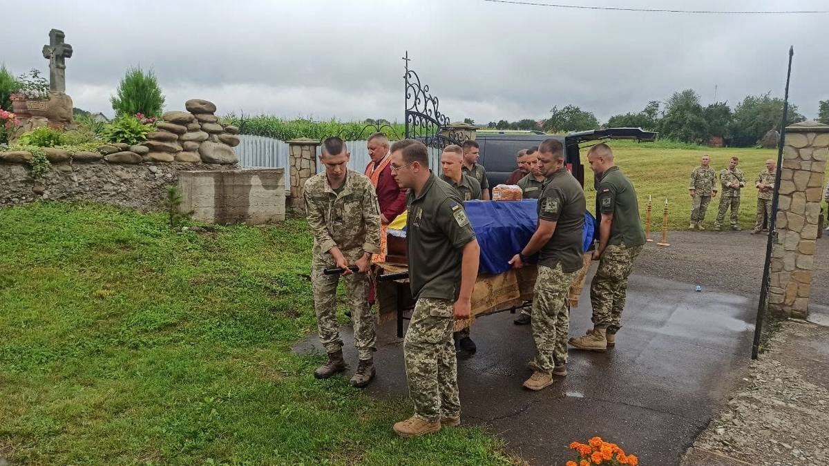 В Іванівцях провели в останню дорогу Героя Назарія Христана 2