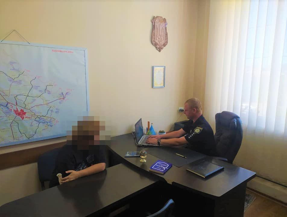 Прикидалася пораненою військовою: жінка з Коломийщини виманюла гроші у чоловіків 1