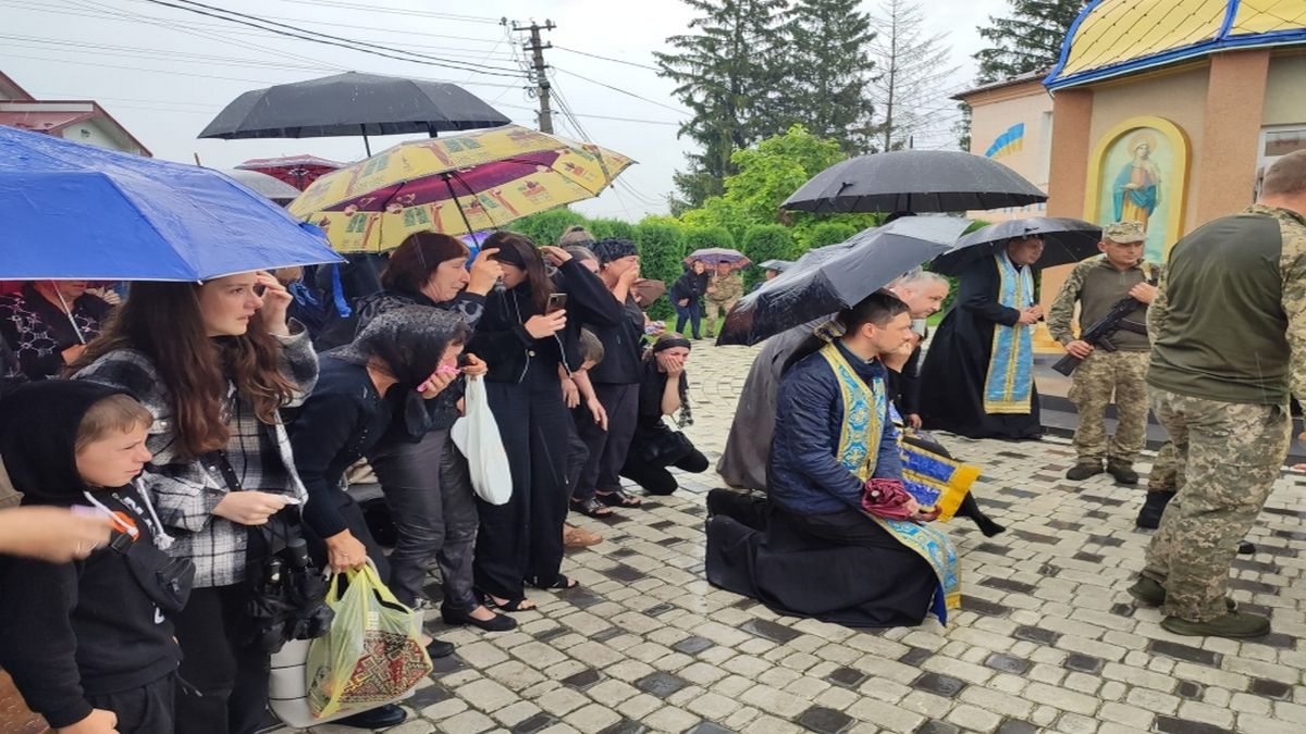 До Городенківської громади назавжди повернувся Захисник Роман Дубина 4