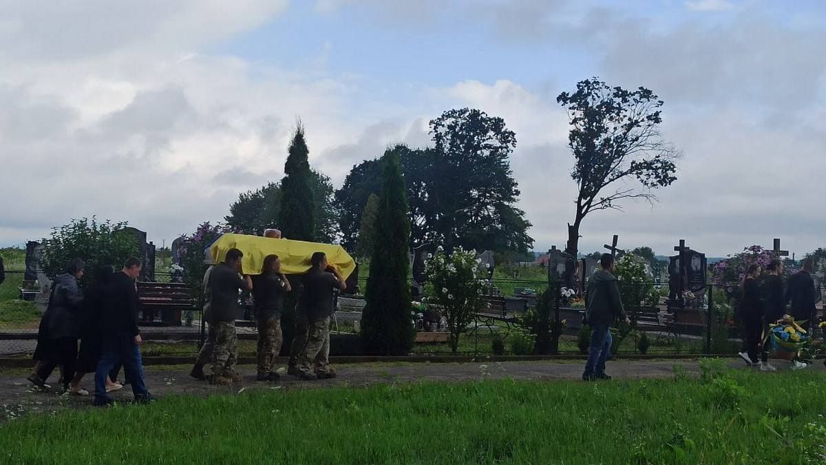 В Іванівцях провели в останню дорогу Героя Назарія Христана 7