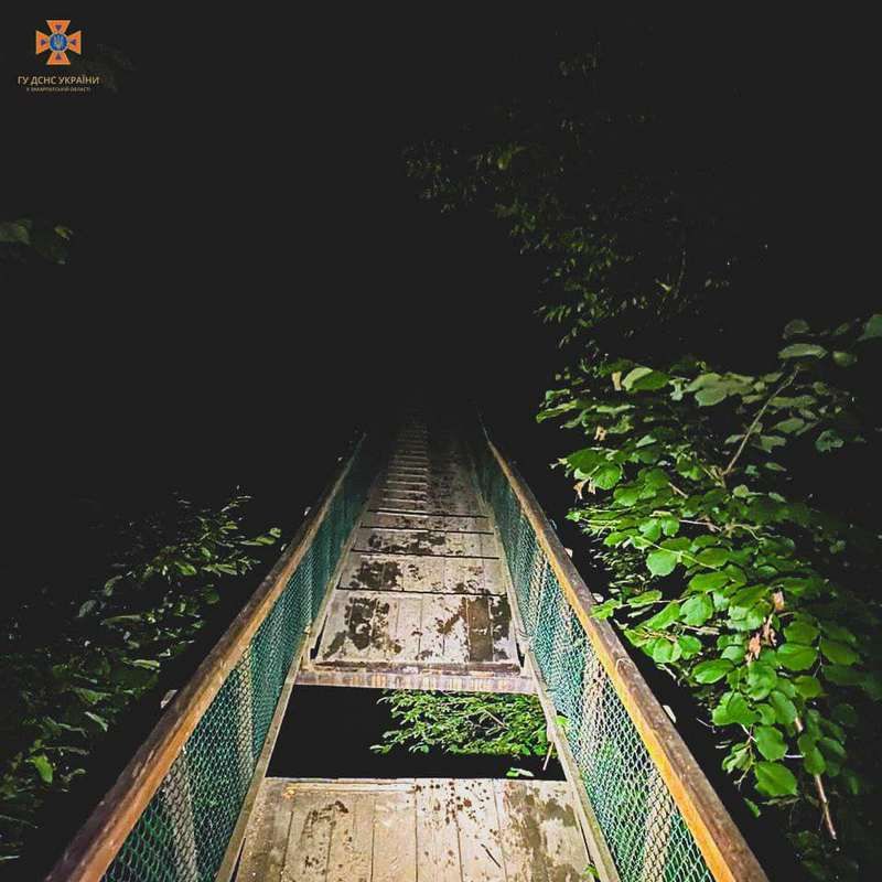 Під туристками провалився міст: одна жінка загинула, дві - постраждали 1