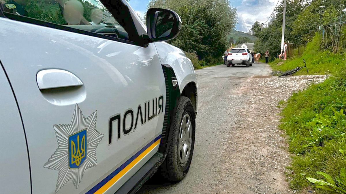 Дитина потрапила під колеса авто на Надвірнянщині 1