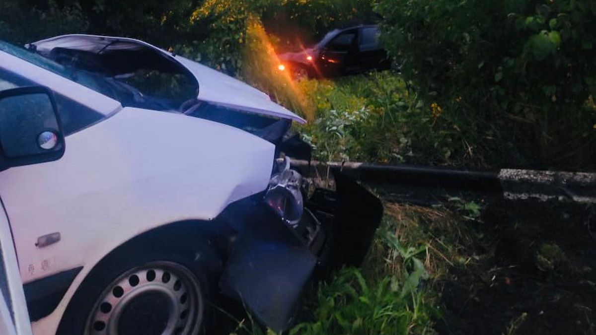 У Ценяві легковик "Citroen" врізався у "BMW"