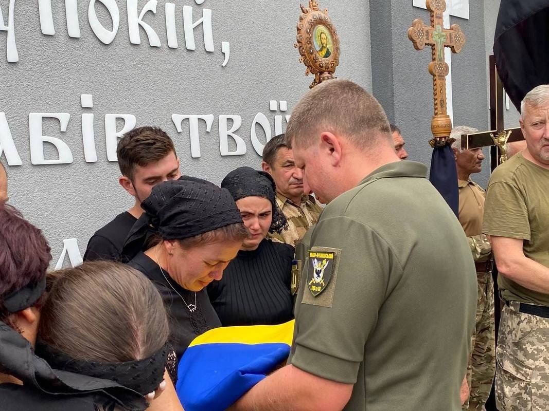 Городенківщина попрощалася з Героєм Василем Снігірьовим 11