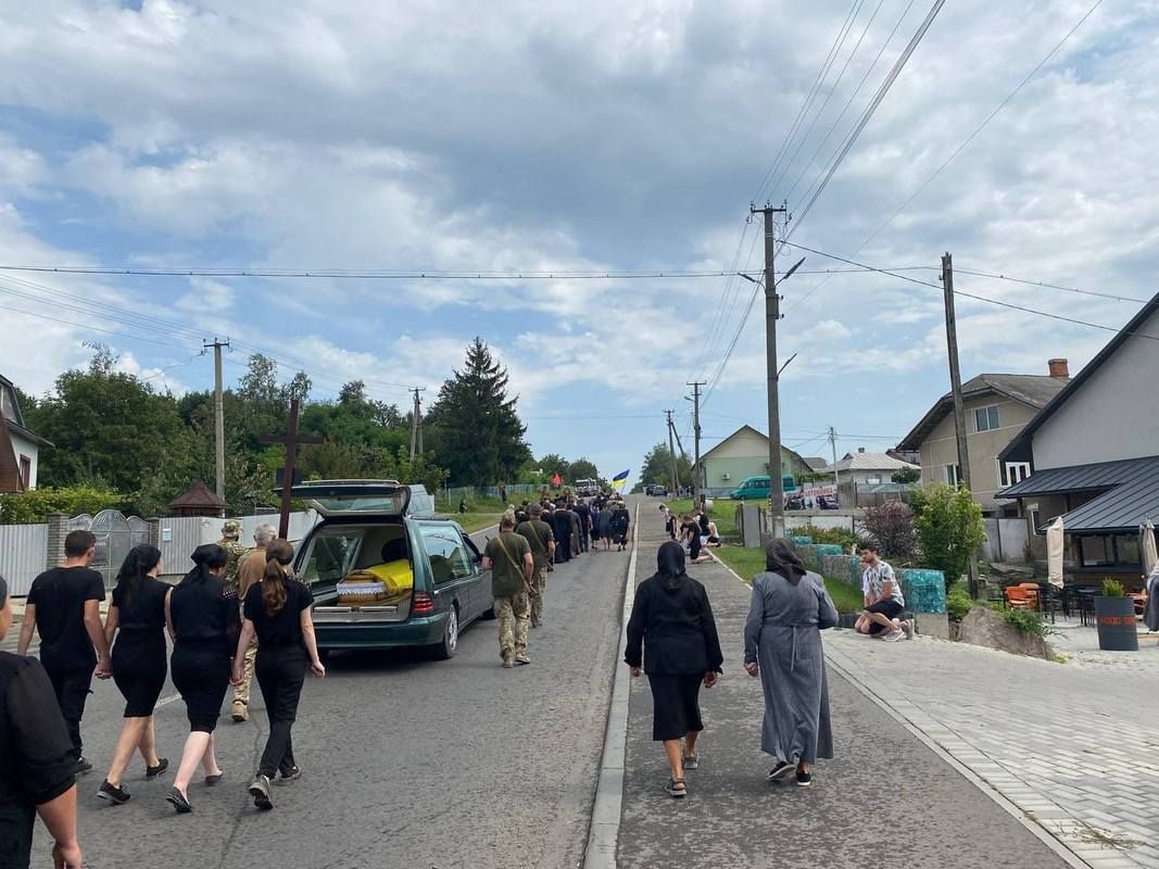 Городенківщина попрощалася з Героєм Василем Снігірьовим 8