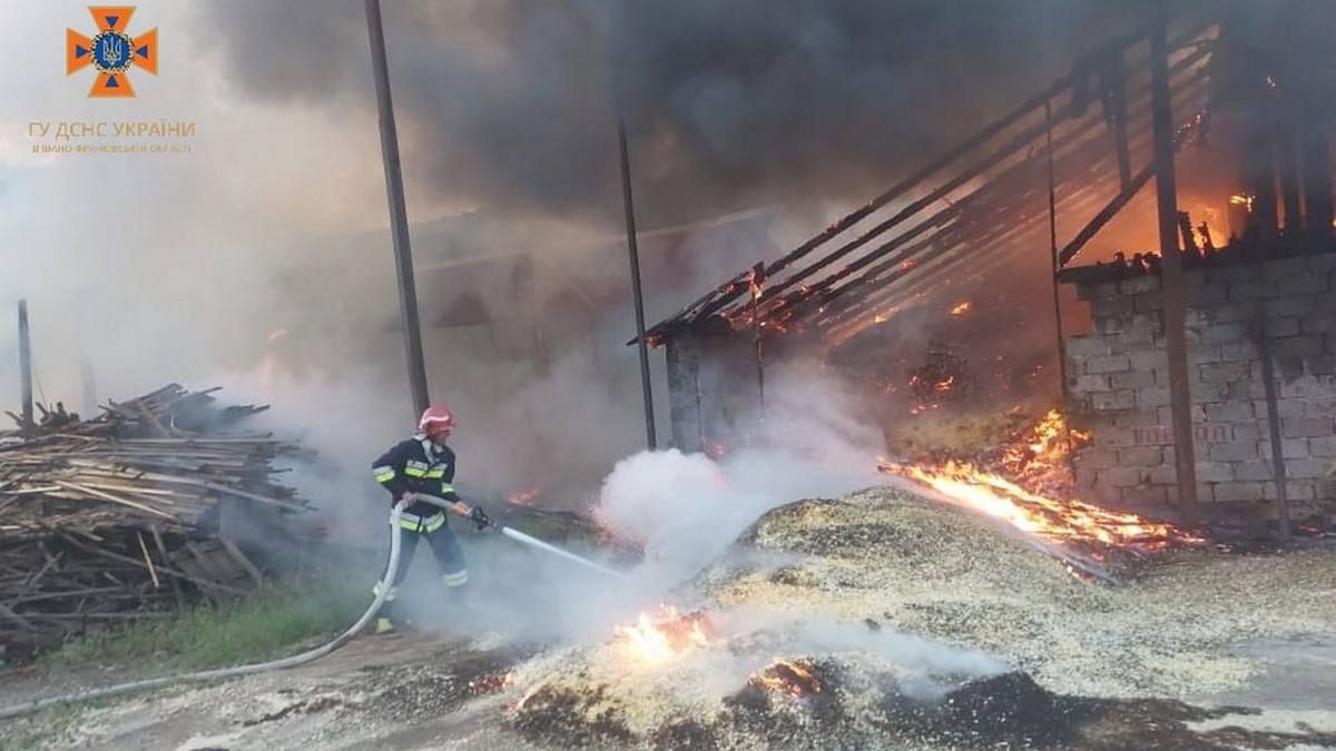 На Верховинщині горів цех з деревом прощею 800 м.кв.