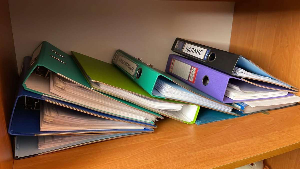 На Тисмениччині шахрай перерахував собі 100 000 грн із зарплат освітян 1