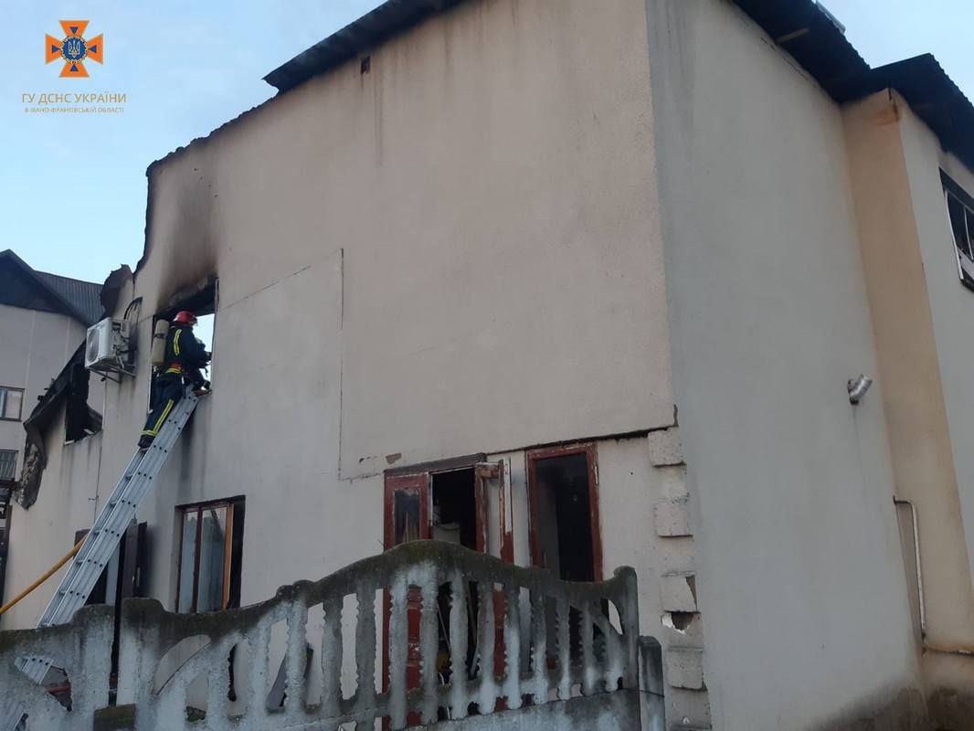 На Надвірнянщині палало кафе: вогонь гасили понад годину 3