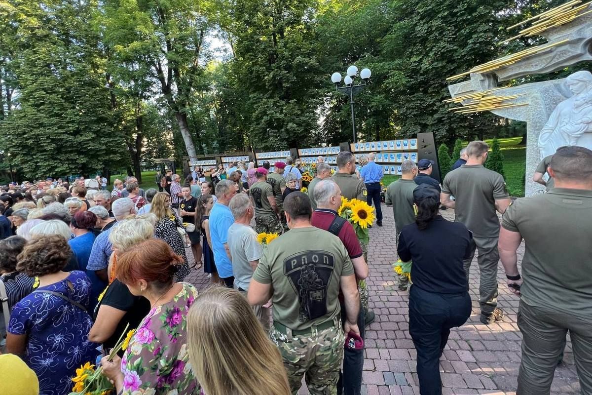 Загиблого захисника Богдана Круглика посмертно нагородили медаллю "За заслуги перед Прикарпаттям" 3