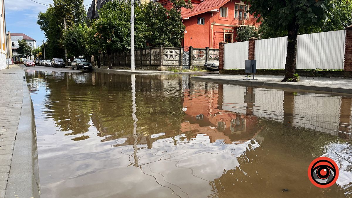 "Водойма на вулиці Валовій" — наслідки нічної грози у Коломиї | Фото 2