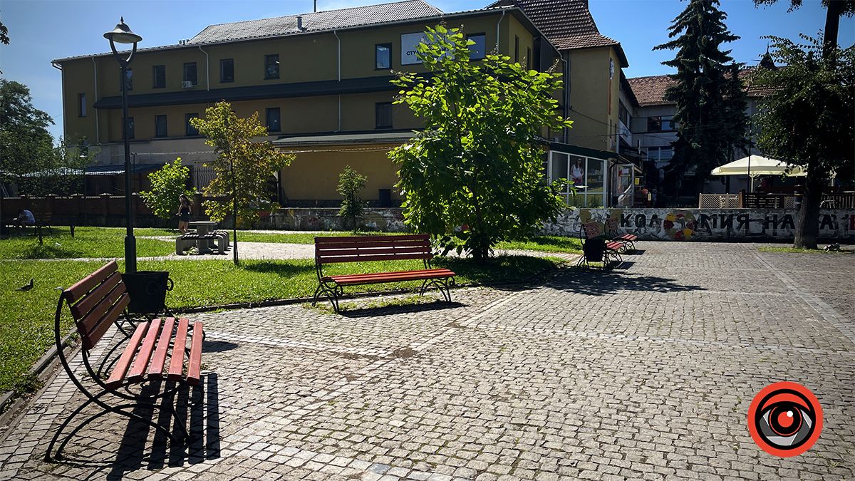 Фотофакт: у студентському сквері, що на коломийській стометрівці, оновили лавки 2