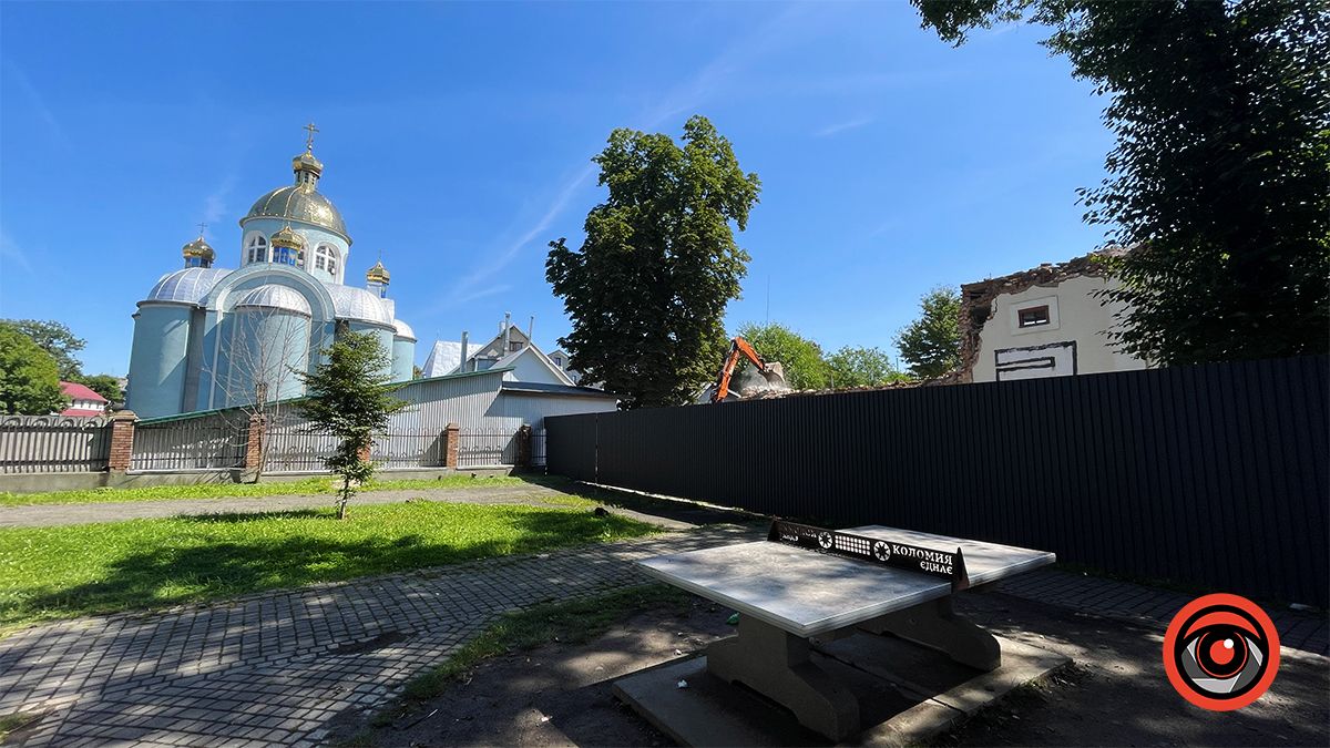 У центрі Коломиї зносять колишній кінотеатр "Джерело" 2