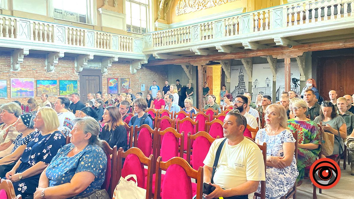 В День пам'яті захисників у Коломиї вручили відзнаки рідним полеглих Героїв 2