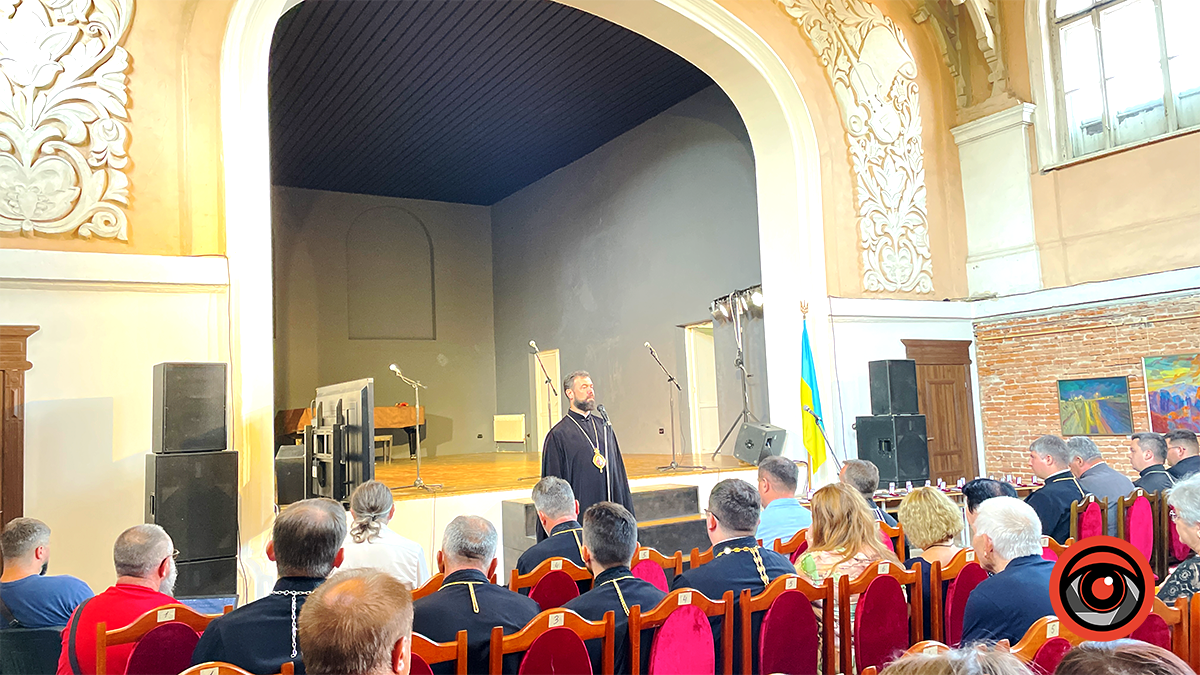 В День пам'яті захисників у Коломиї вручили відзнаки рідним полеглих Героїв 3