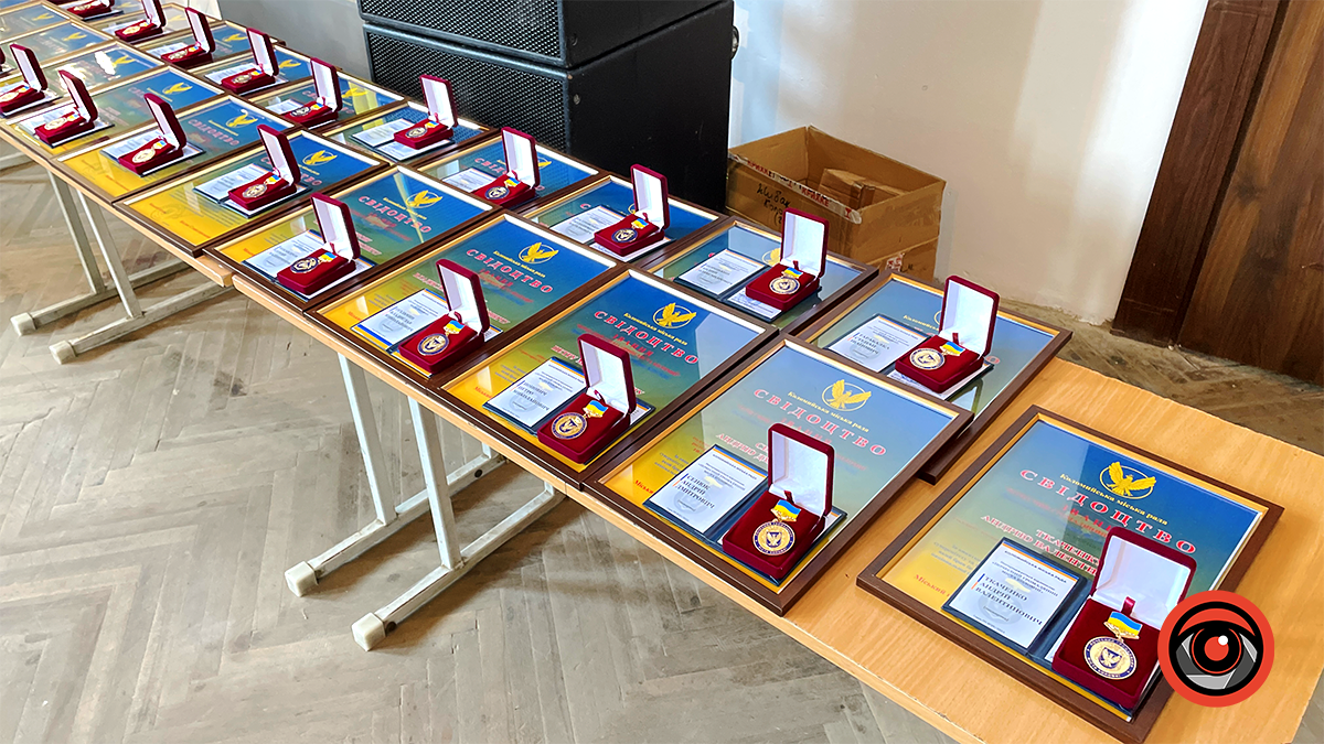 В День пам'яті захисників у Коломиї вручили відзнаки рідним полеглих Героїв 5