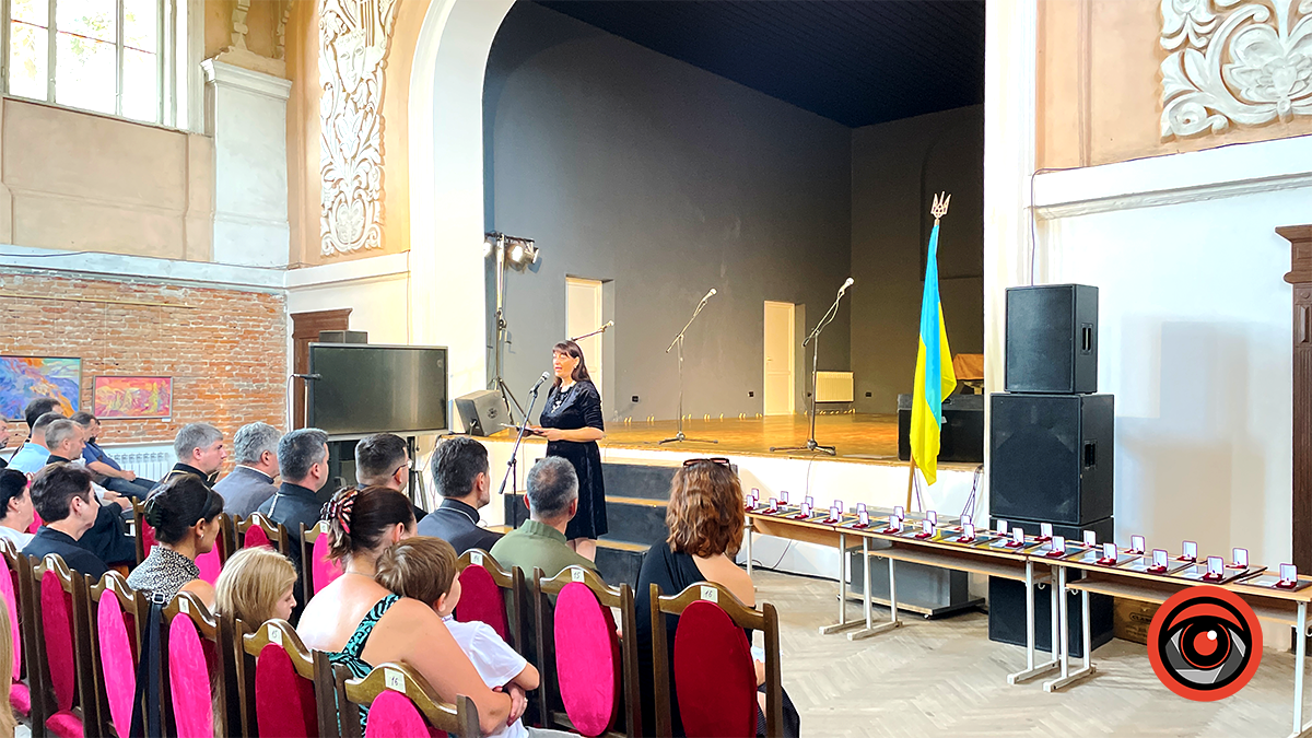 В День пам'яті захисників у Коломиї вручили відзнаки рідним полеглих Героїв 6