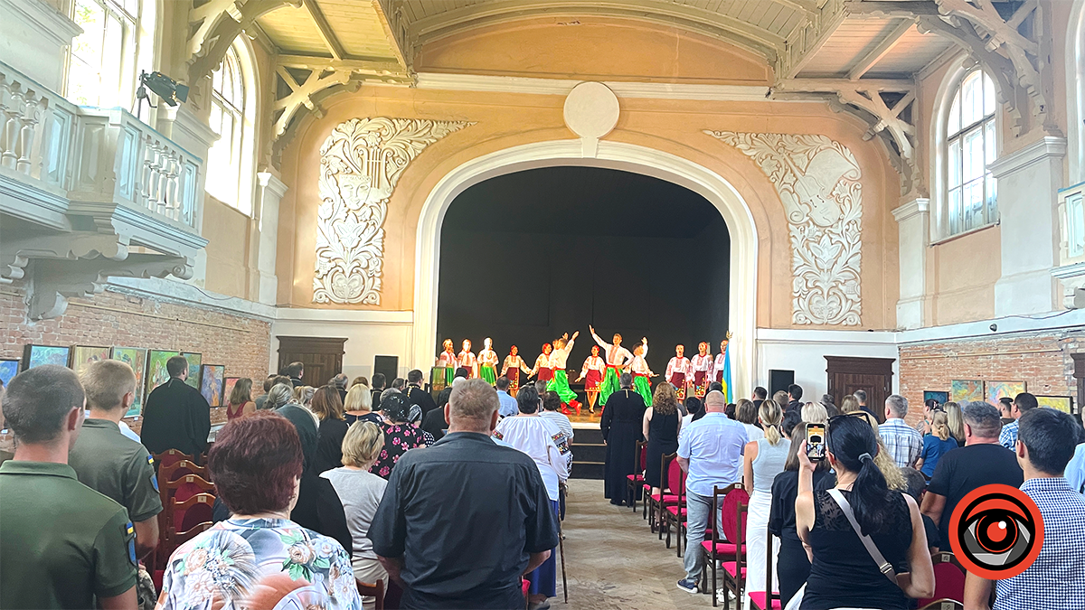 В День пам'яті захисників у Коломиї вручили відзнаки рідним полеглих Героїв 7