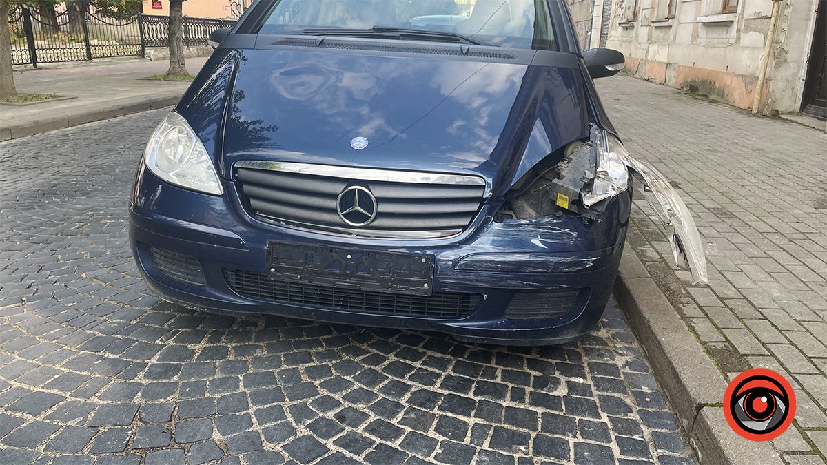 Проміле перевищує норму в 10 разів: дві автівки зіткнулися у середмісті Коломиї 3