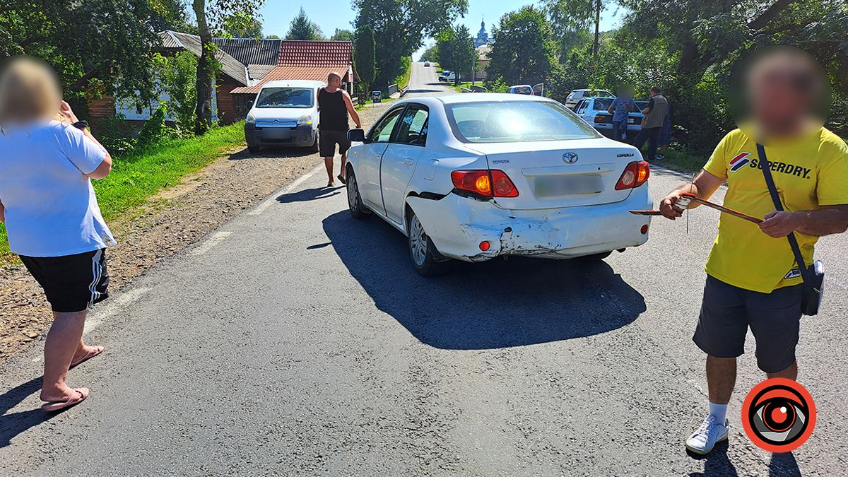 На Косівщині через невдалий обгін трапилась ДТП 3