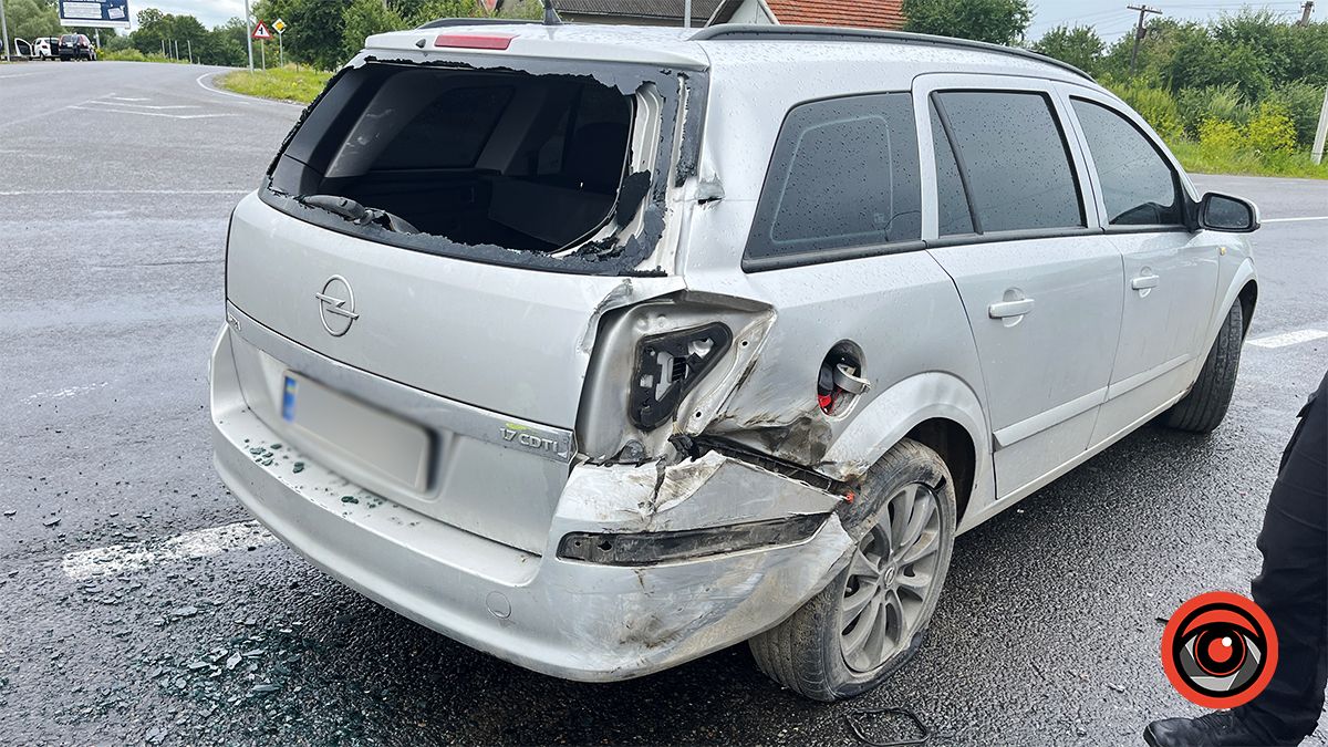 ДТП під Коломиєю за участі вантажівки та легковика 1