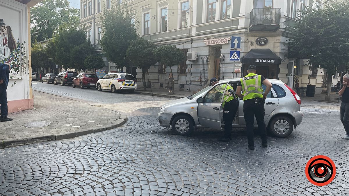 Проміле перевищує норму в 10 разів: дві автівки зіткнулися у середмісті Коломиї 4