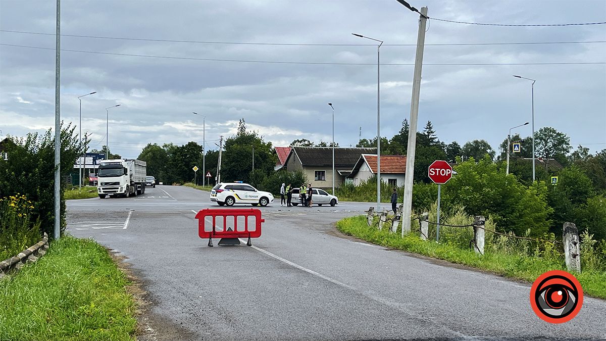 ДТП під Коломиєю за участі вантажівки та легковика