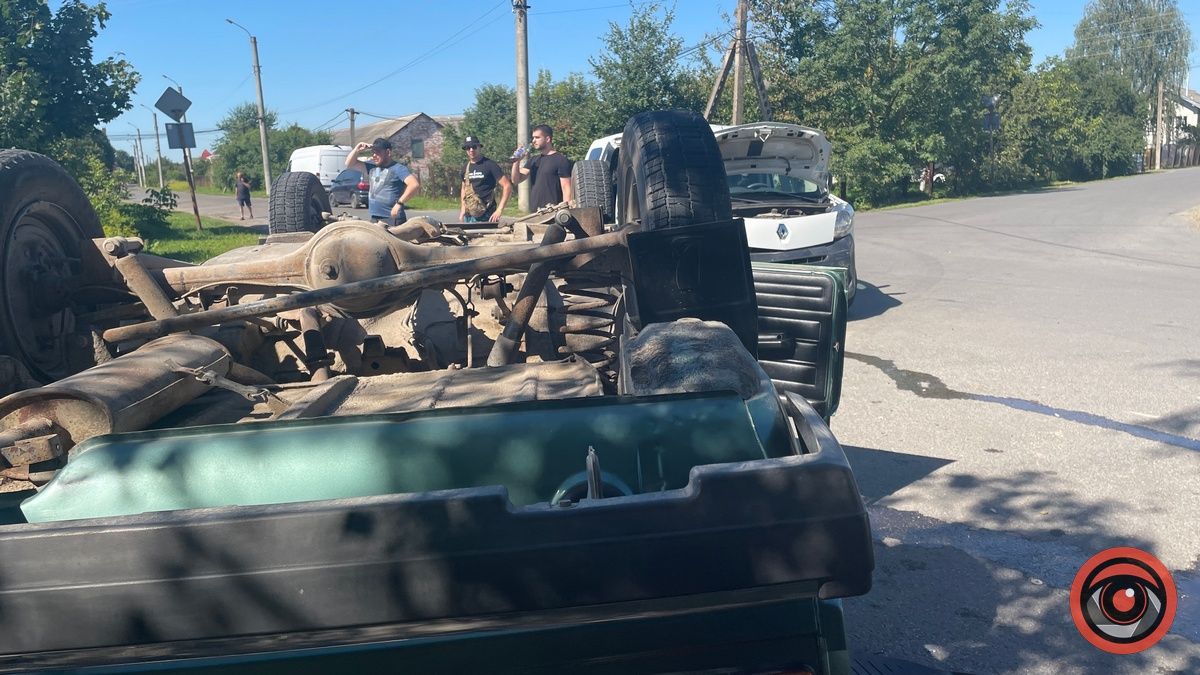 У Коломиї авто перекинулось внаслідок зіткнення на перехресті 3