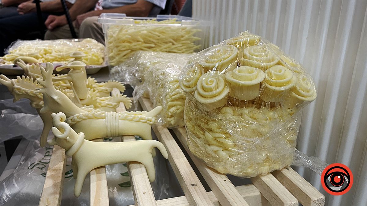 У Коломиї дивились, куштували виготовляли сирних коників 10