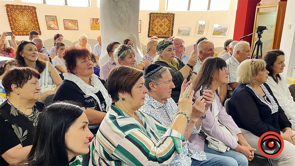 У Коломиї дивились, куштували виготовляли сирних коників 2