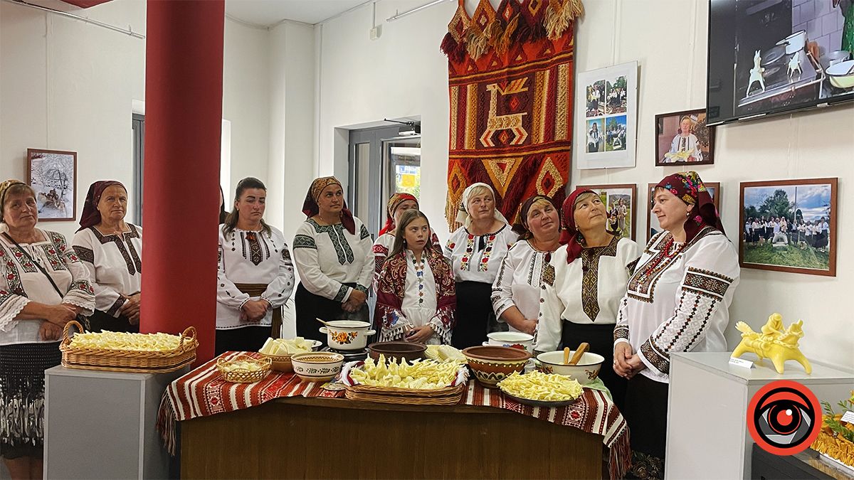 У Коломиї дивились, куштували виготовляли сирних коників 5