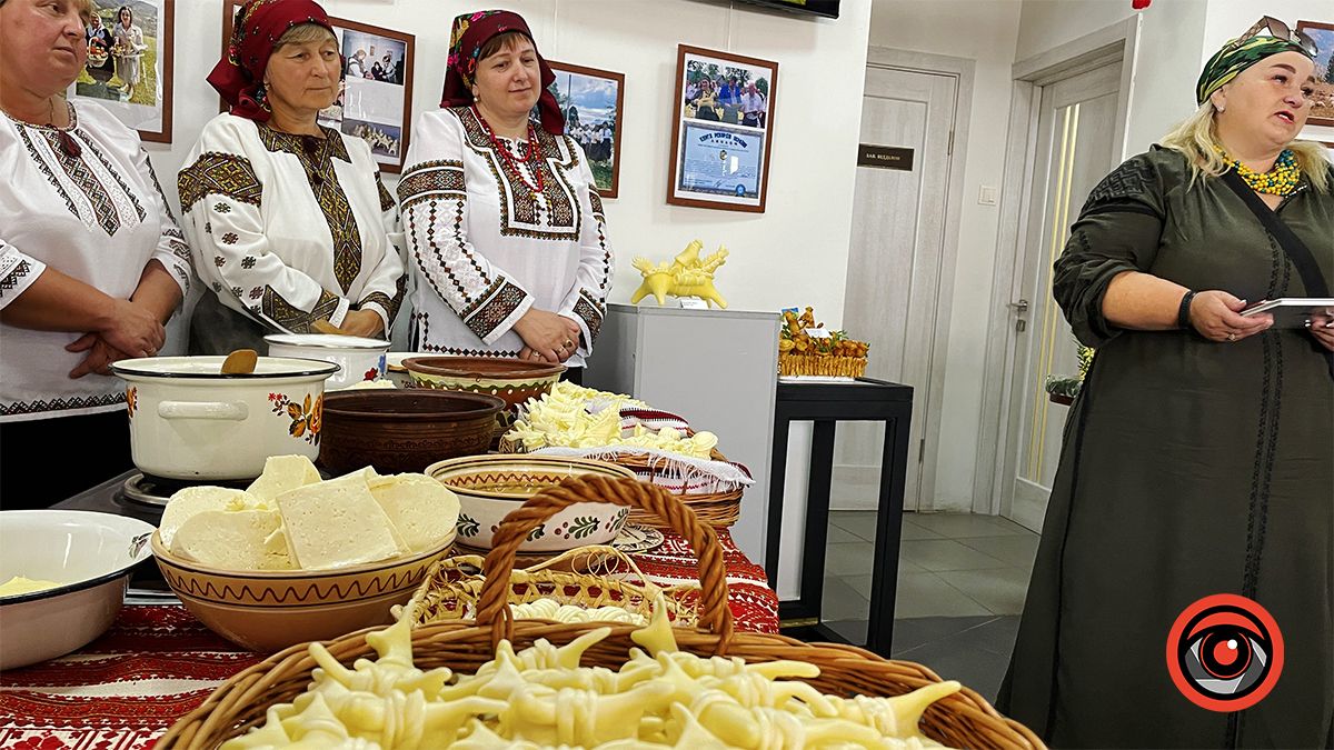 У Коломиї дивились, куштували виготовляли сирних коників 8