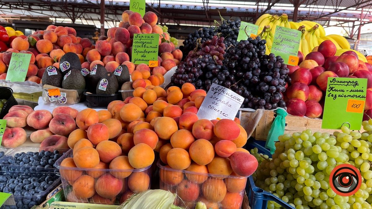 Дешевшають: ціни на сезонні фрукти на базарі Коломиї 1
