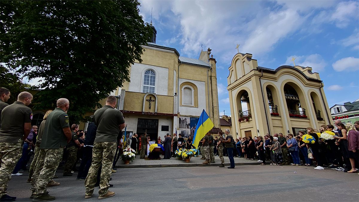 Коломийська громада прощалася із загиблим Ігорем Суботяком 6