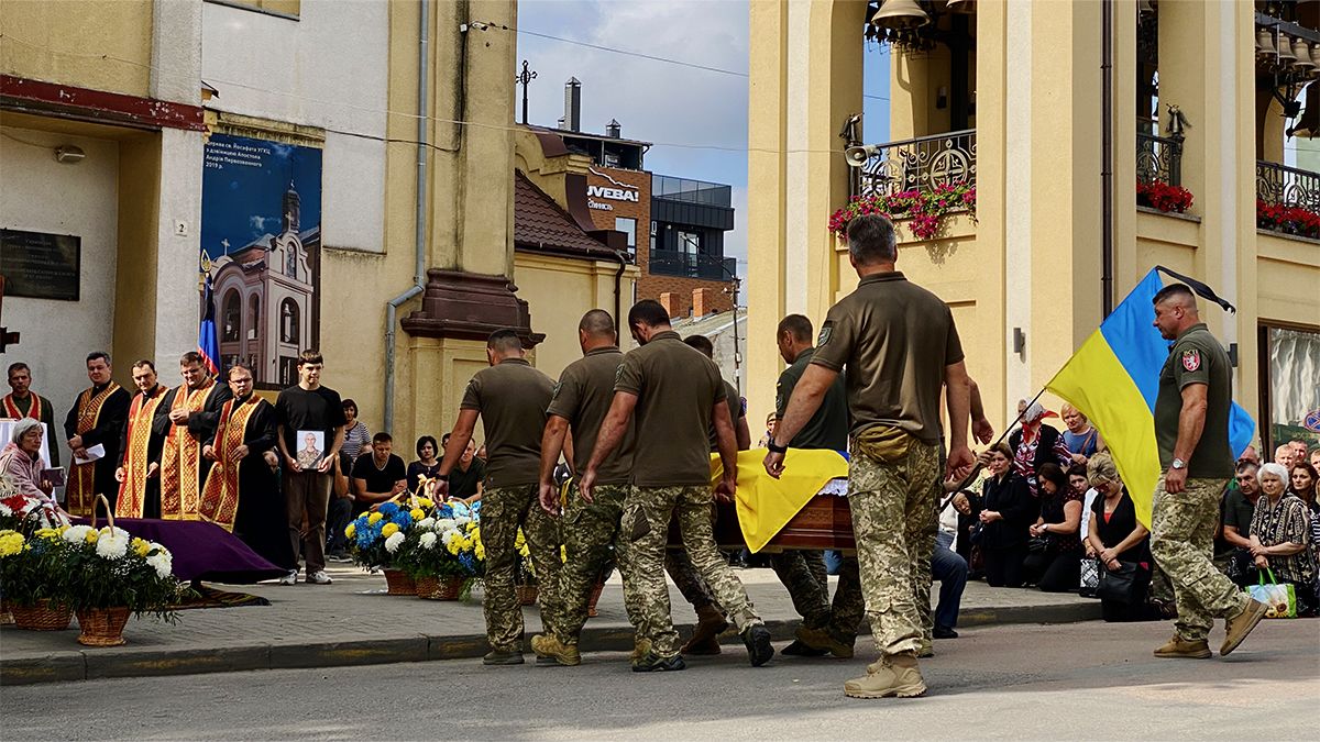 Коломийська громада прощалася із загиблим Ігорем Суботяком 3