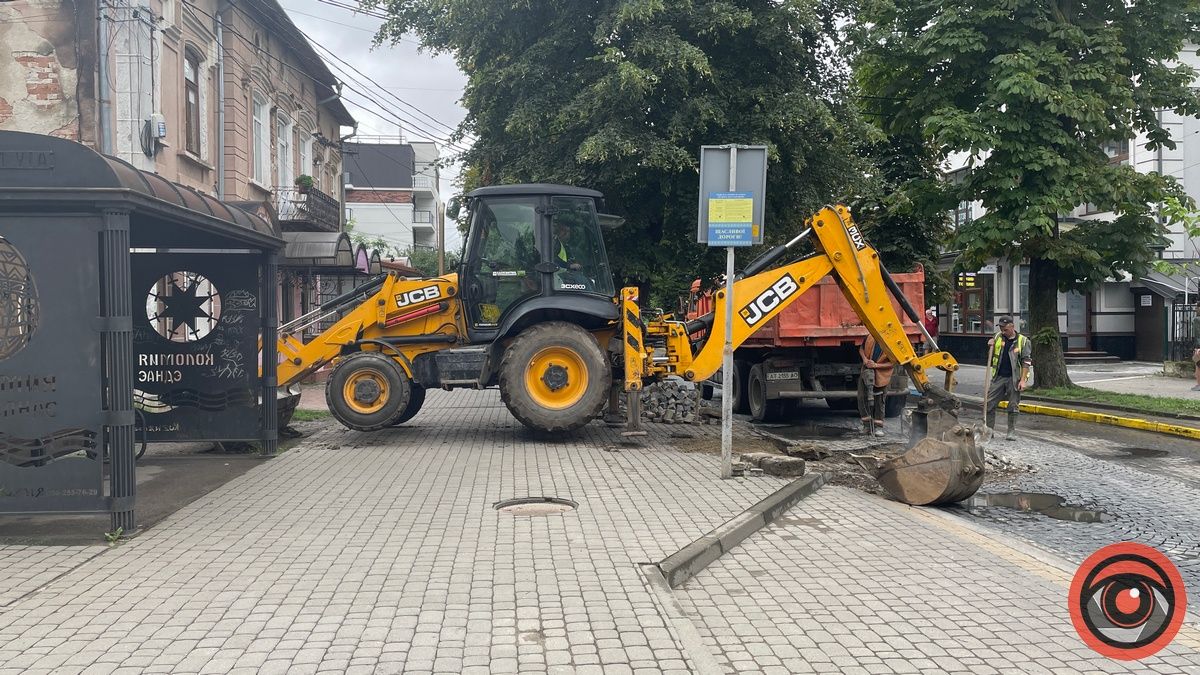 На бульварі Лесі Українки тривають роботи, частково вулицю перекрито 1