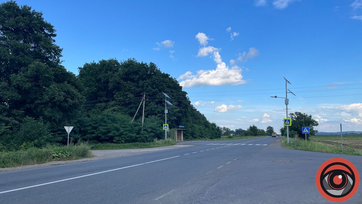 В'їзд до села Семаківці з траси Н-10 Стрий - Чернівці.