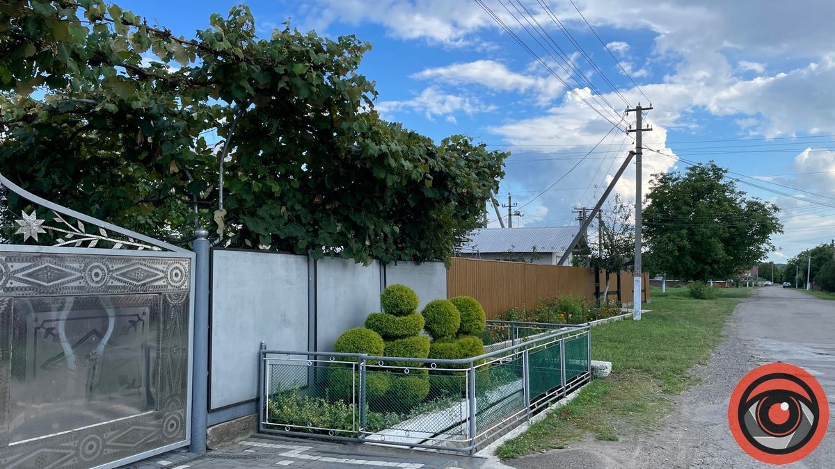 Вулиця "Центральна" в селі Семаківці.