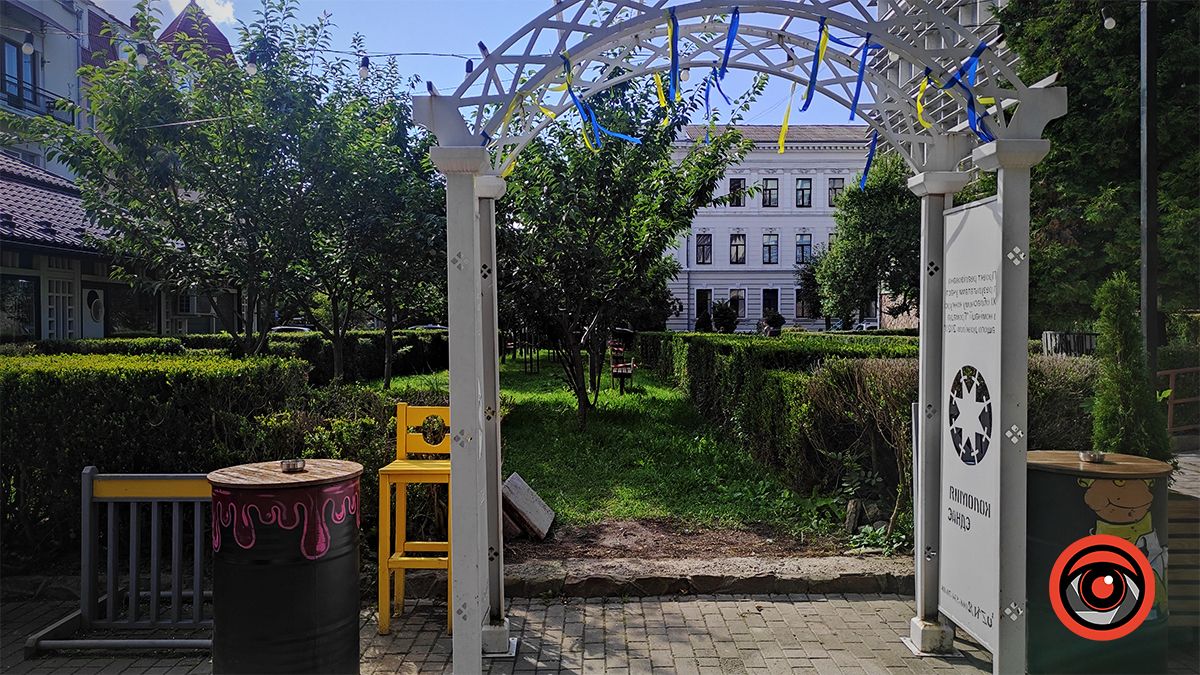 Місце під сакурами в Коломиї відкрили для відпочинку 1